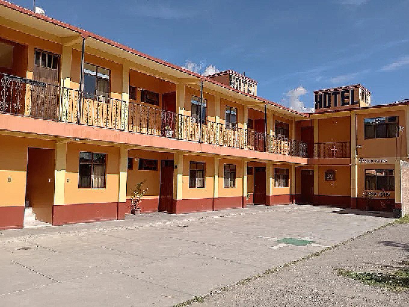 HOTEL "JUVI"